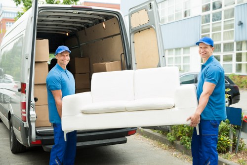 Professional packing and unpacking services in Hollandpark for a smooth home move