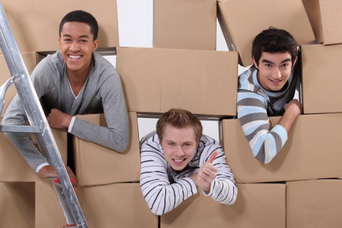 A local moving service preparing for a Holland Park move